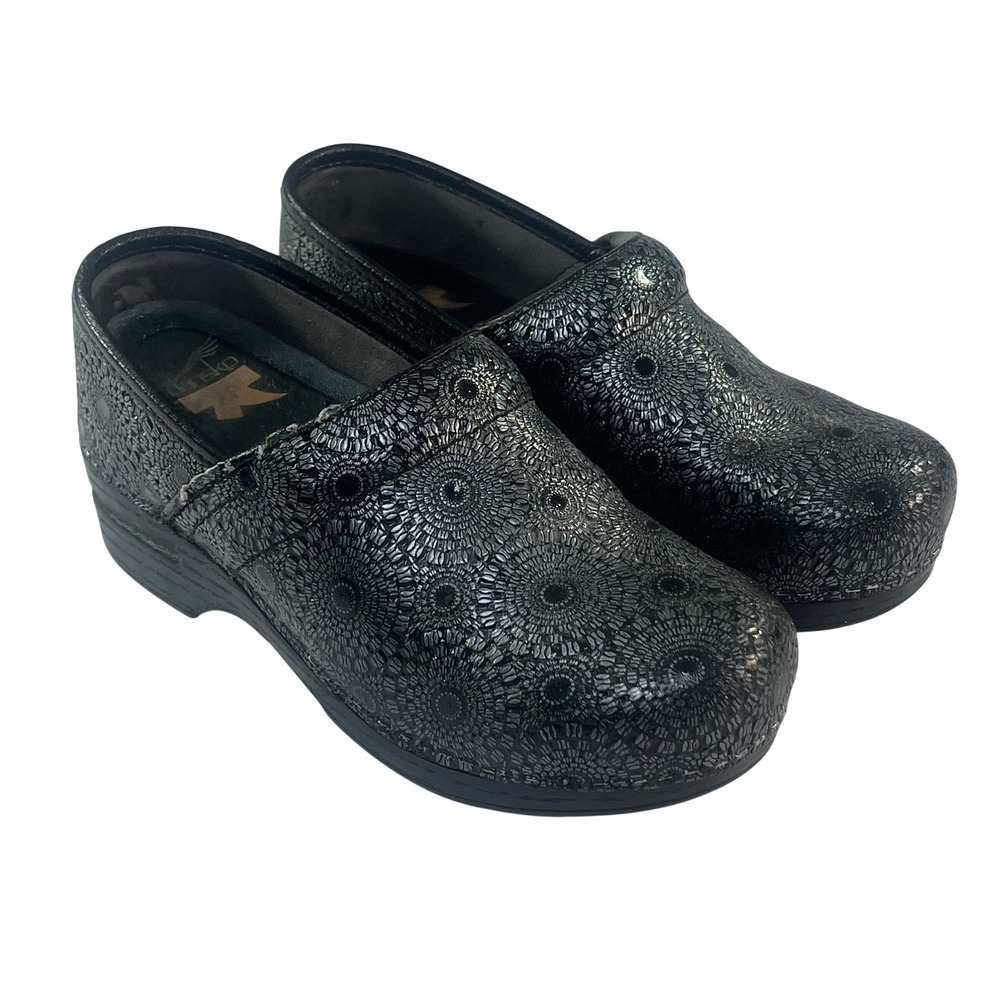 Dansko Professional XP Clogs Womens 36/5.5-6 Black Silver Leather Medallion Work